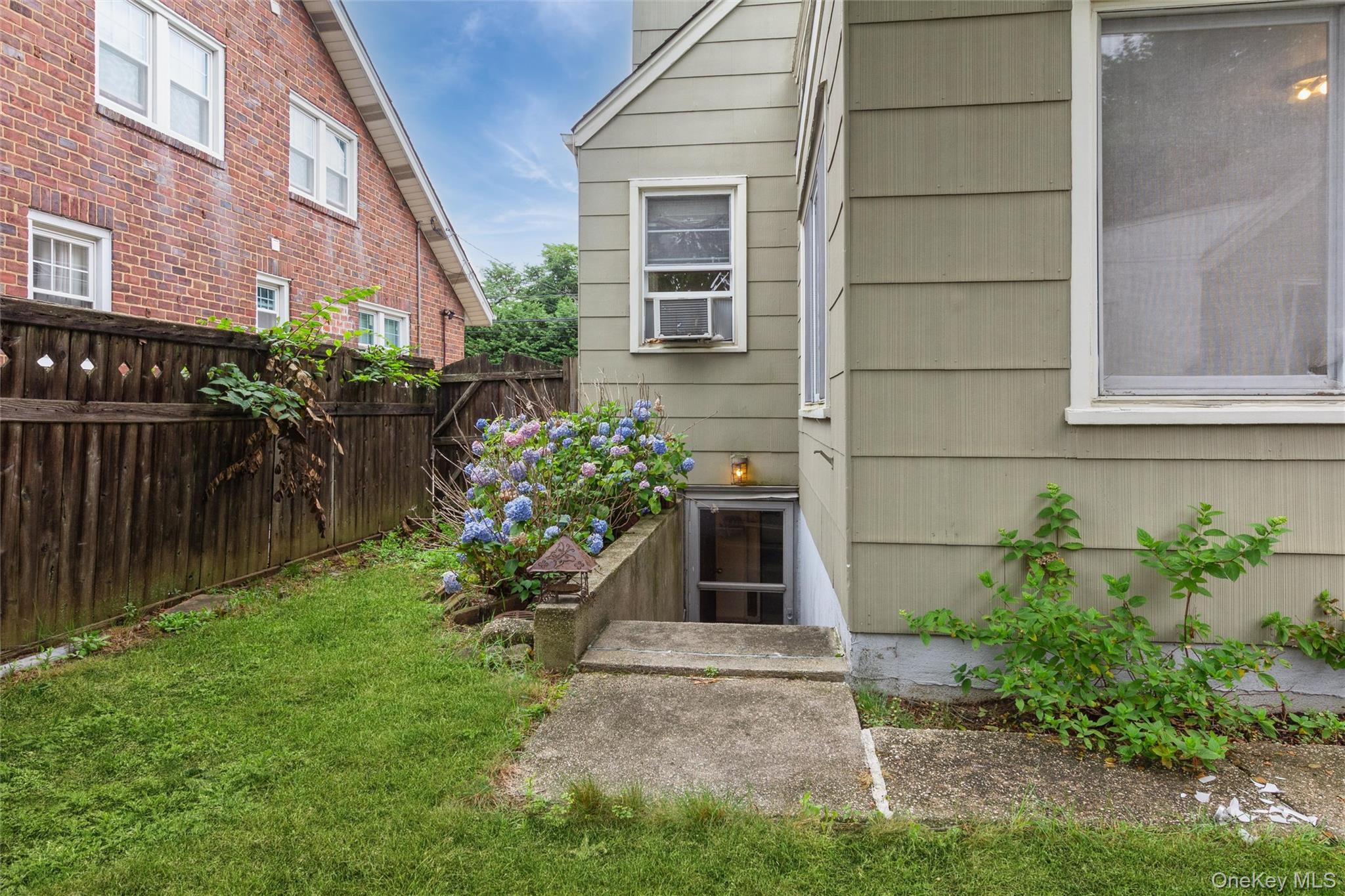 Single Family Cambridge Street  Nassau County, NY 11565, MLS-1019634-36