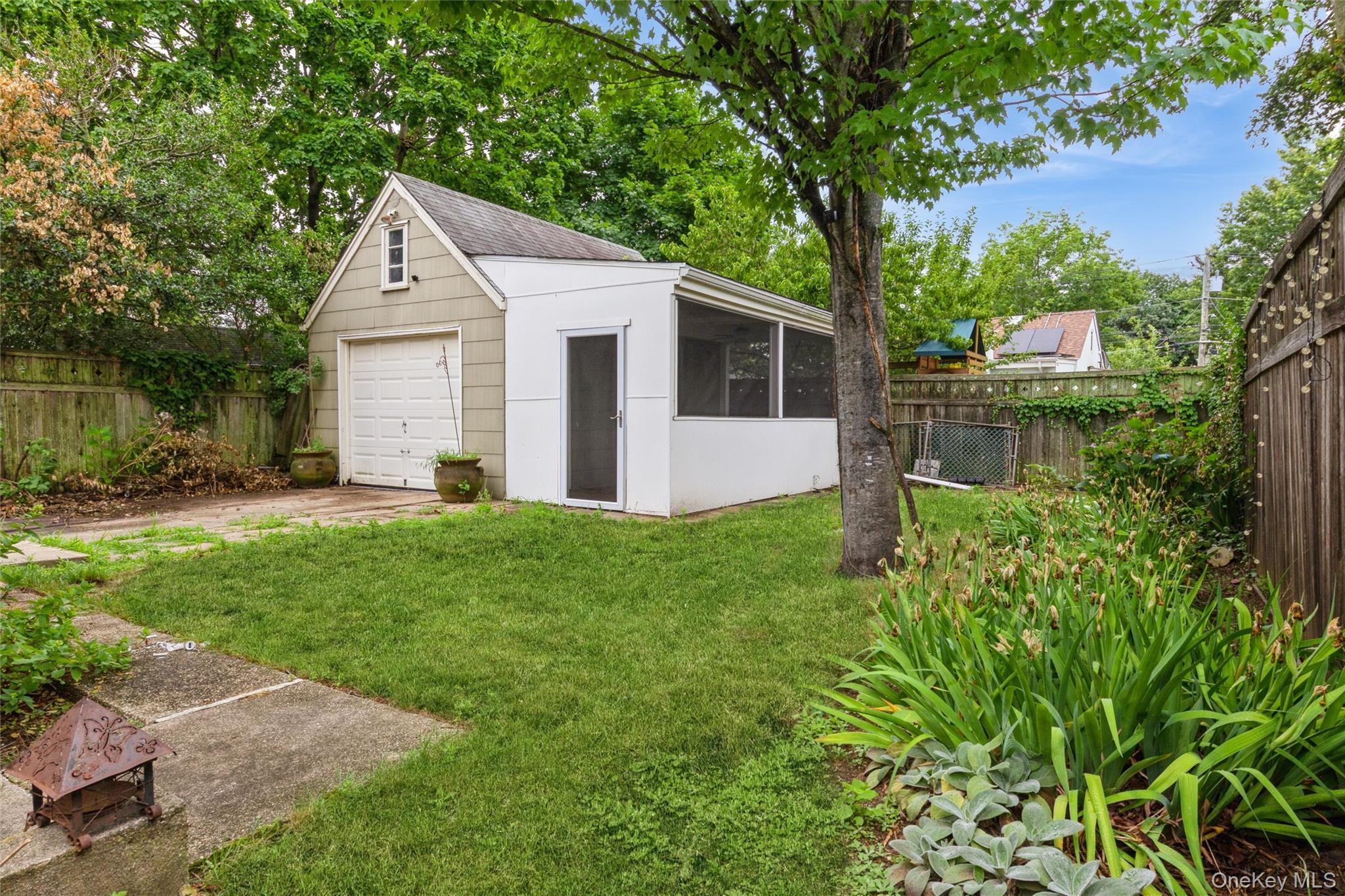 Single Family Cambridge Street  Nassau County, NY 11565, MLS-1019634-37
