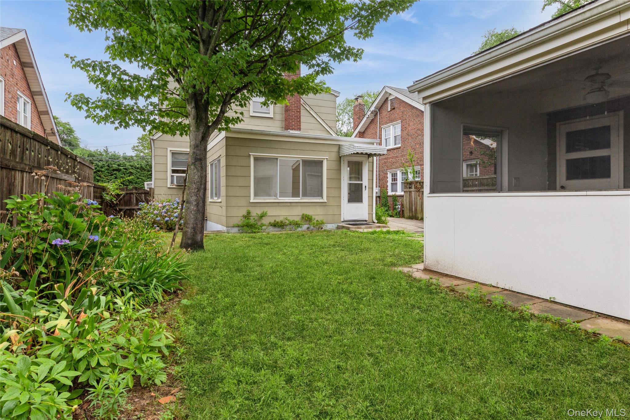 Single Family Cambridge Street  Nassau County, NY 11565, MLS-1019634-38