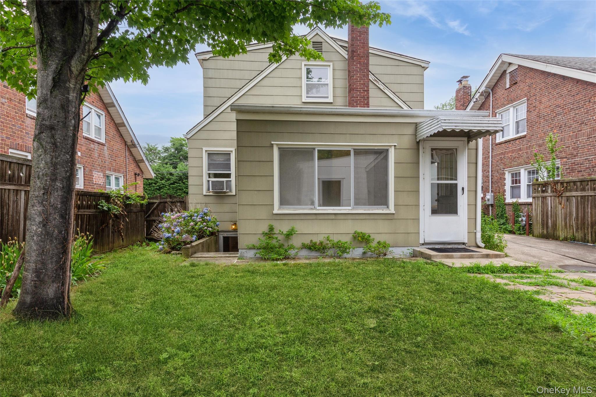 Single Family Cambridge Street  Nassau County, NY 11565, MLS-1019634-39