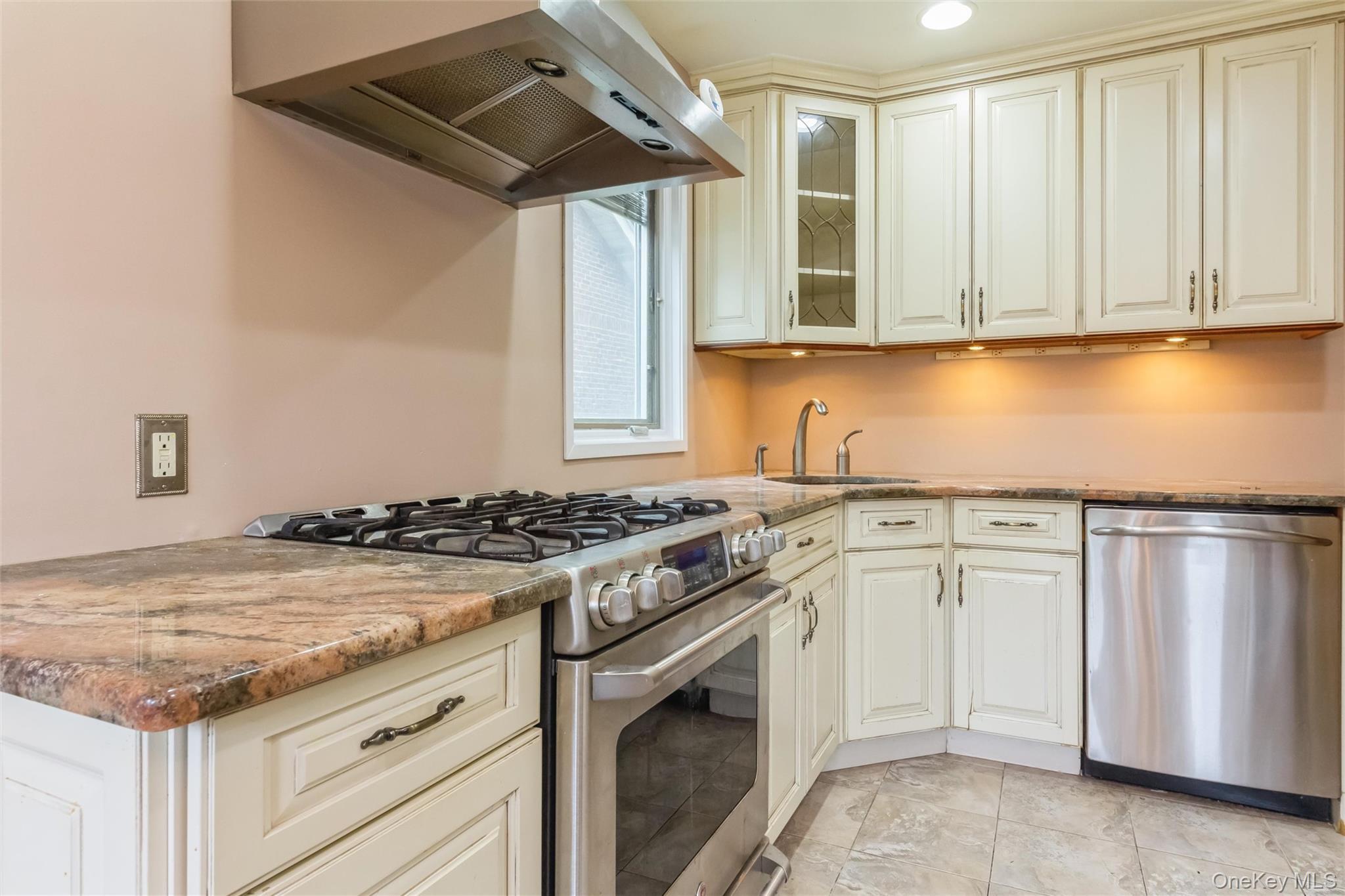 Single Family Cambridge Street  Nassau County, NY 11565, MLS-1019634-8