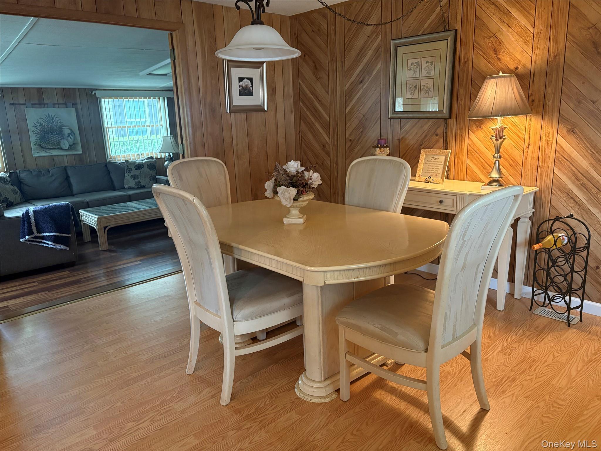 Single Family Riverleigh Avenue  Suffolk County, NY 11901, MLS-1019636-3