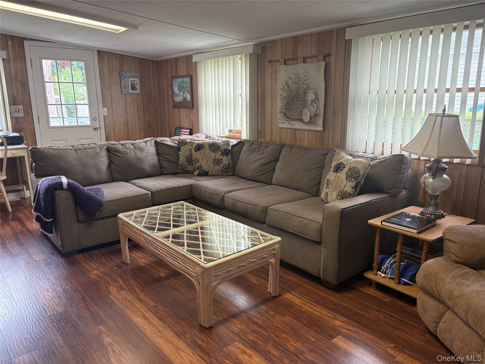 Single Family Riverleigh Avenue  Suffolk County, NY 11901, MLS-1019636-4