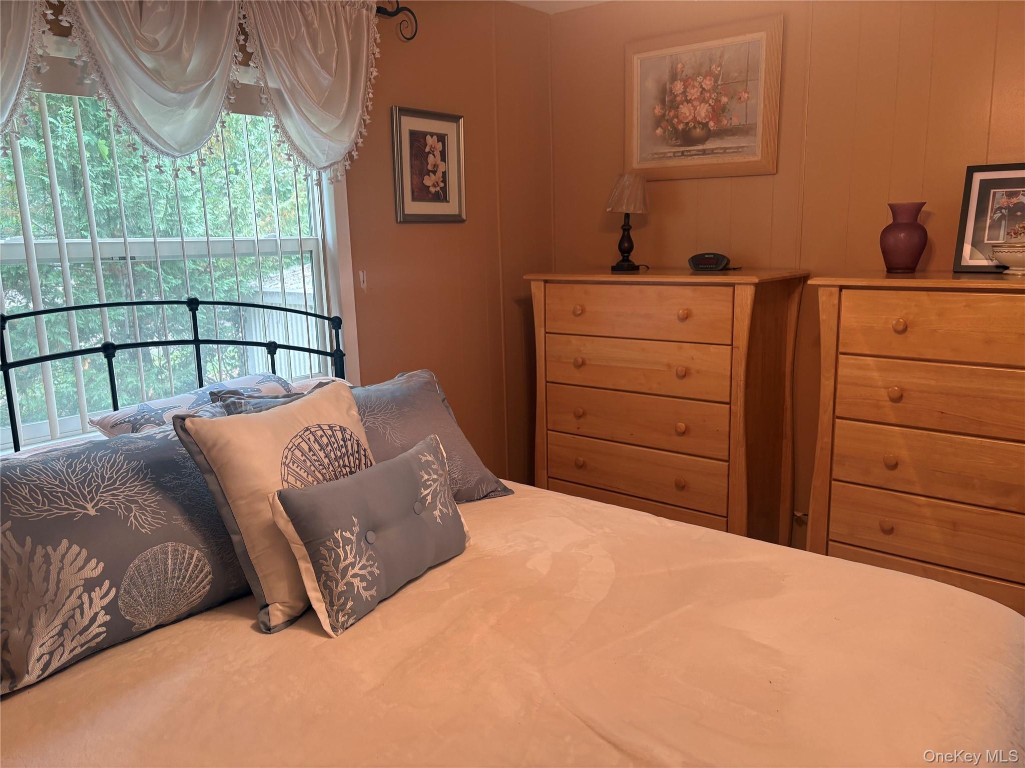Single Family Riverleigh Avenue  Suffolk County, NY 11901, MLS-1019636-6