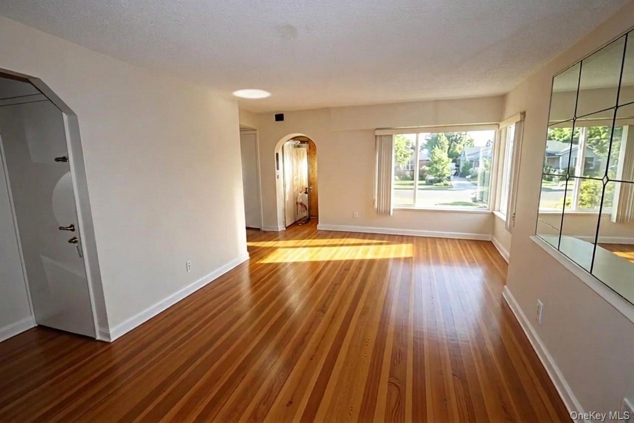 Single Family Wilder Avenue Bronx, NY 10466, MLS-1019640-2