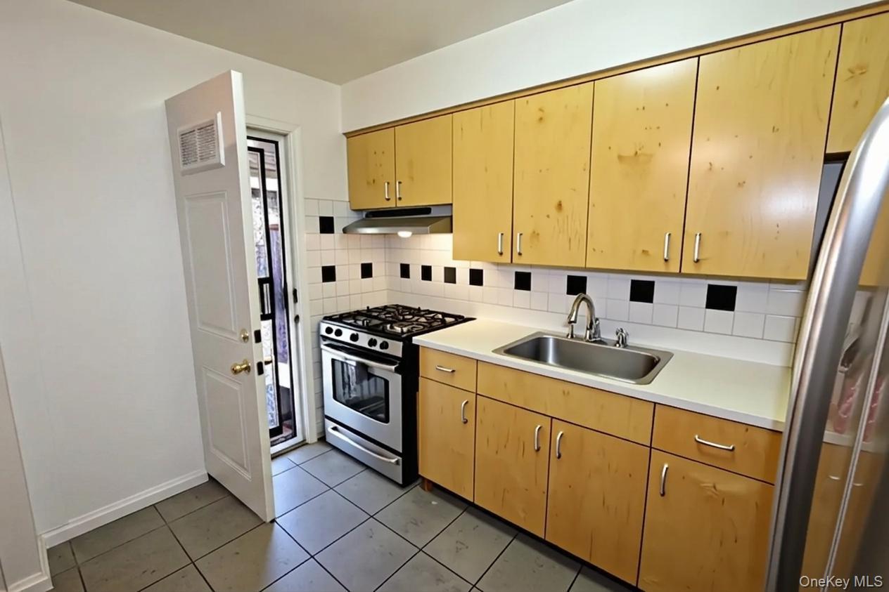 Single Family Wilder Avenue Bronx, NY 10466, MLS-1019640-5