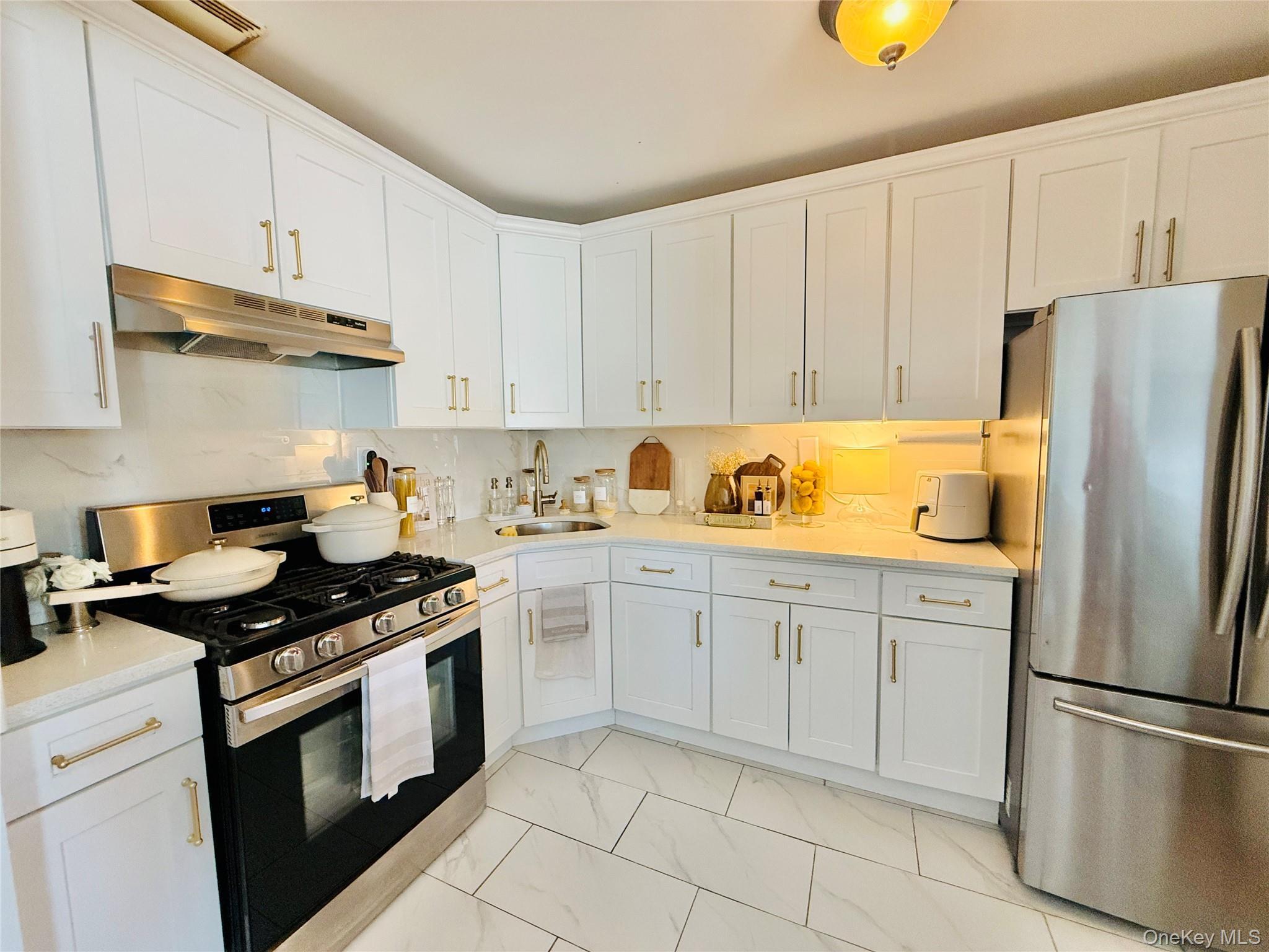 Single Family Philip Avenue Bronx, NY 10465, MLS-1019648-2