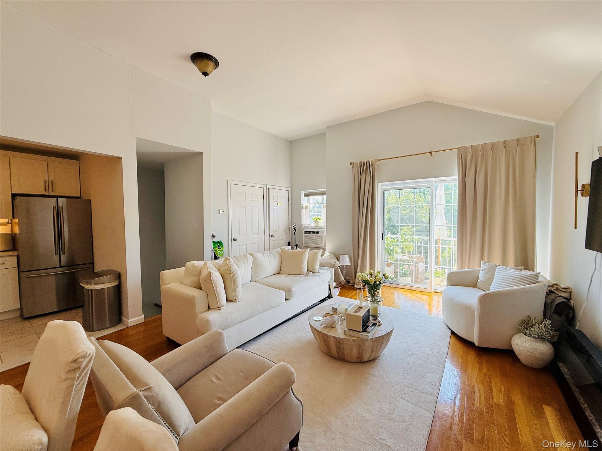 Single Family Philip Avenue Bronx, NY 10465, MLS-1019648-5
