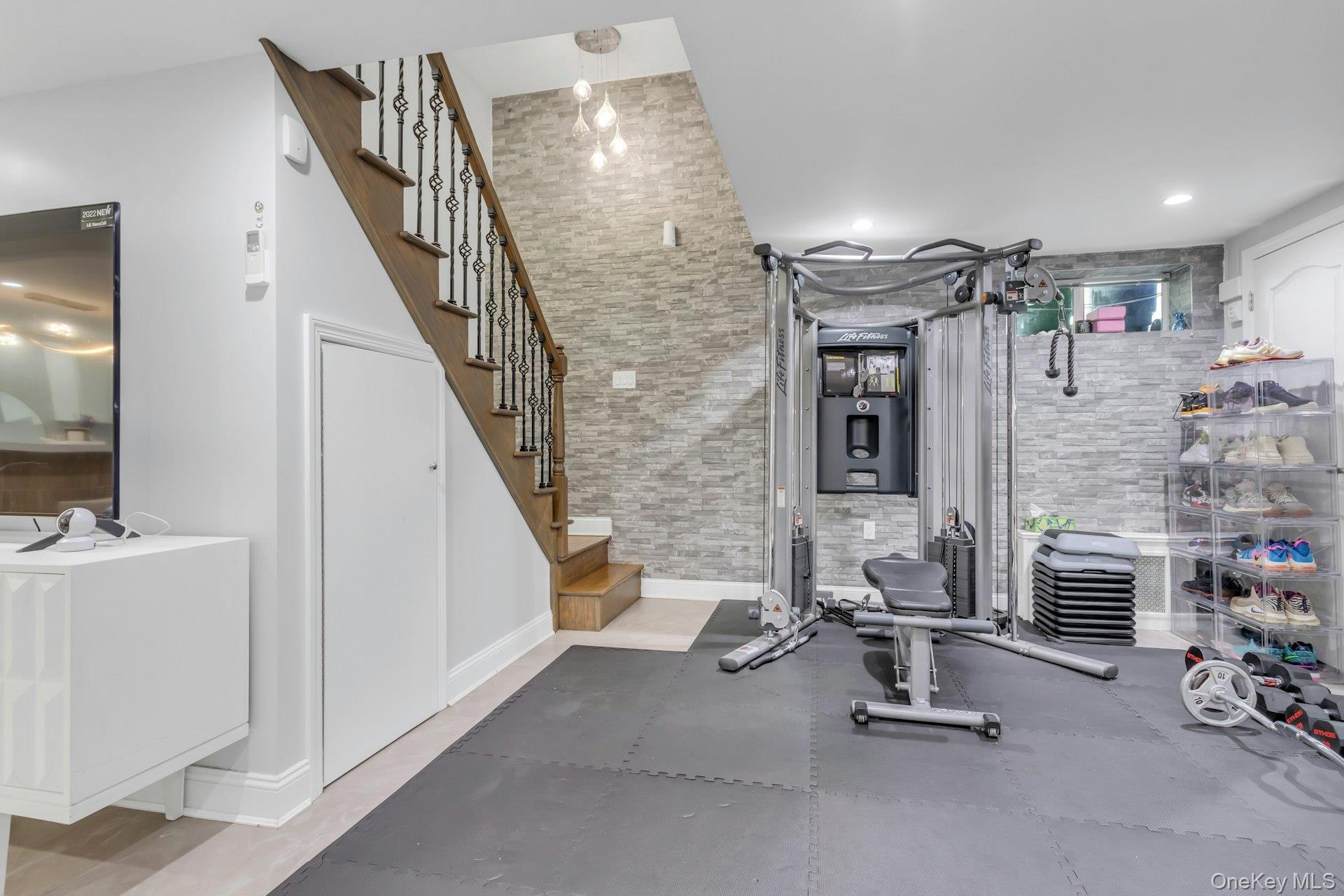 Single Family 6th Avenue Queens, NY 11357, MLS-1019649-30