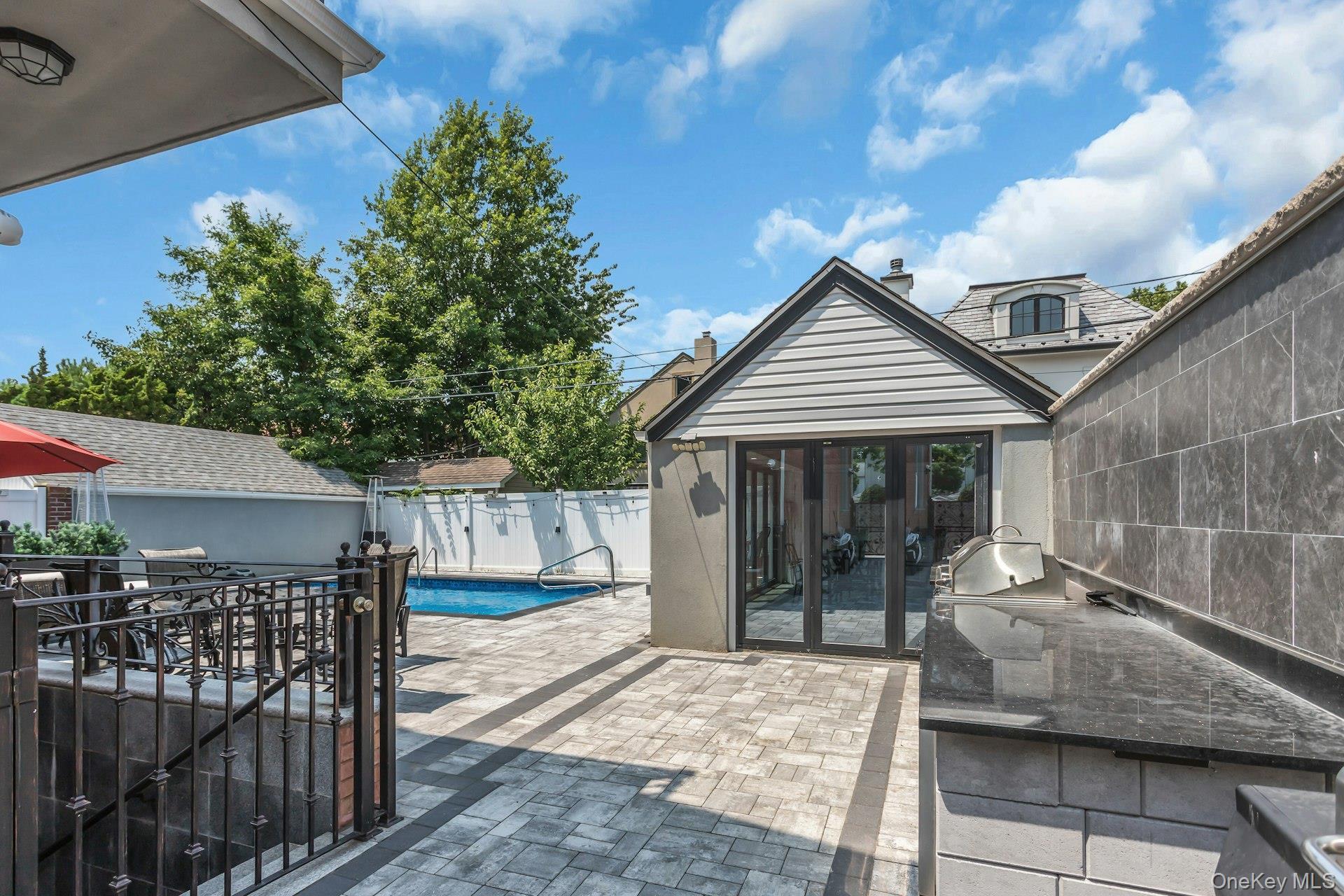 Single Family 6th Avenue Queens, NY 11357, MLS-1019649-39