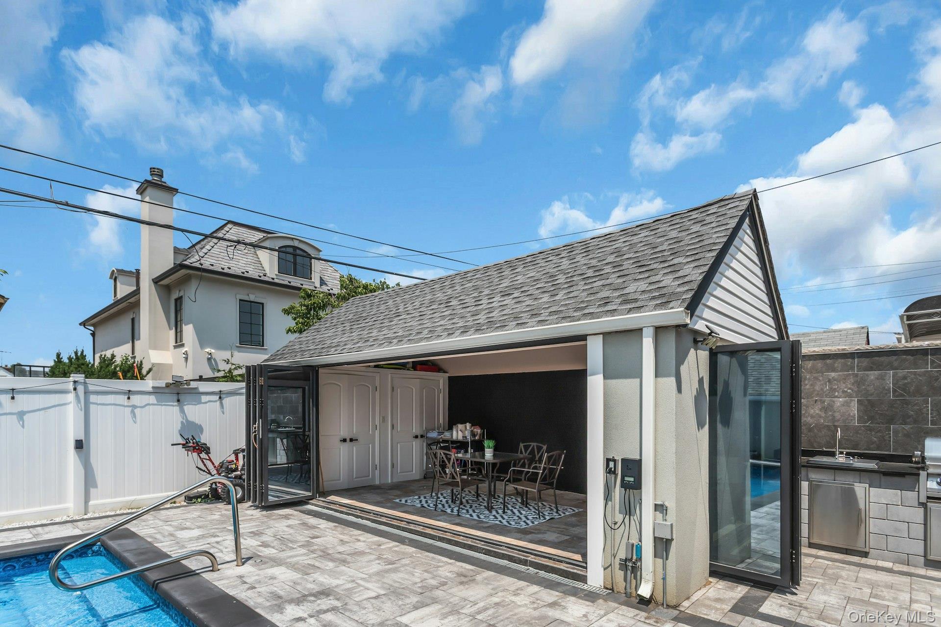 Single Family 6th Avenue Queens, NY 11357, MLS-1019649-42