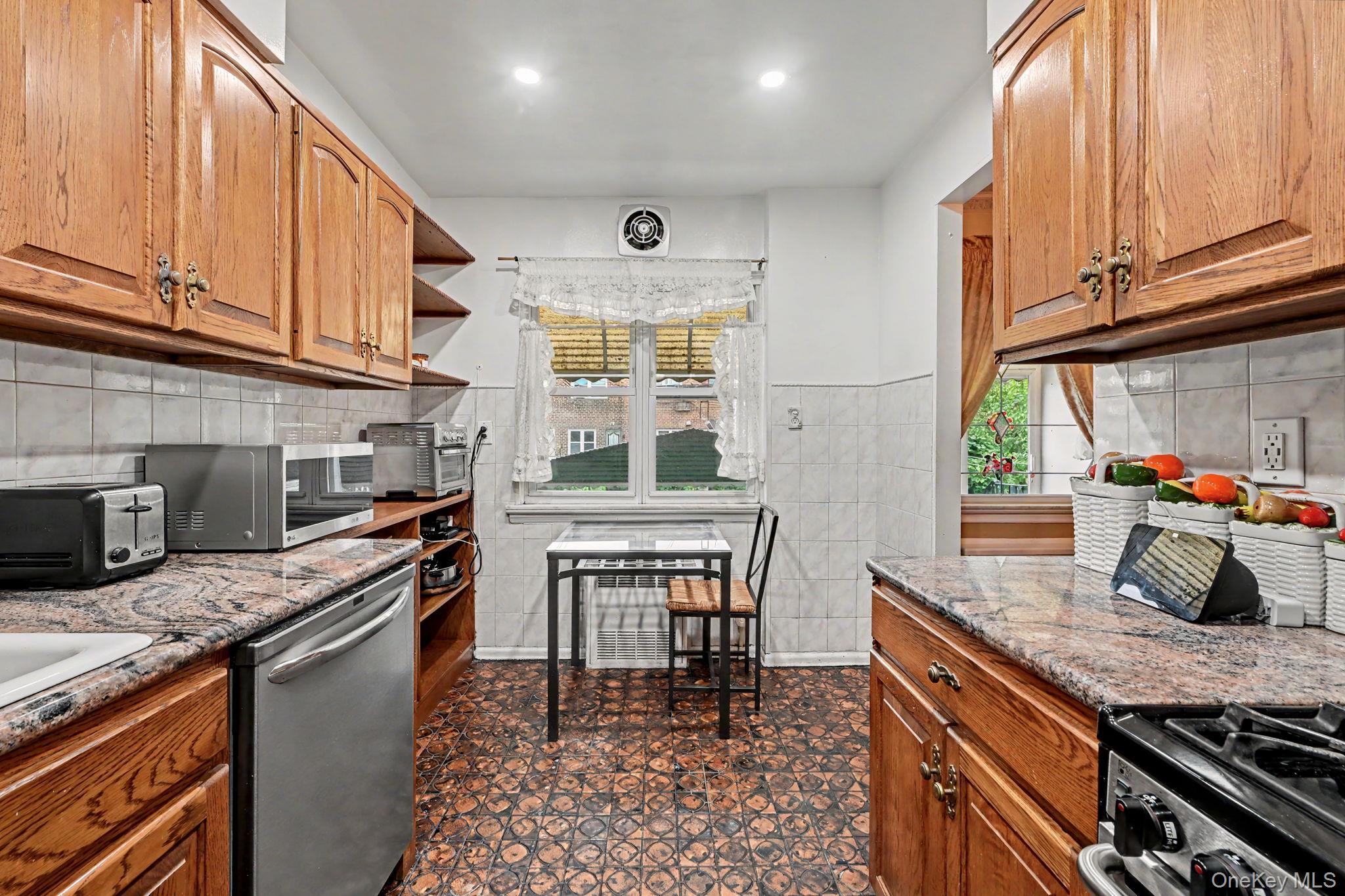 Single Family 76th Street  Queens, NY 11370, MLS-1019689-10