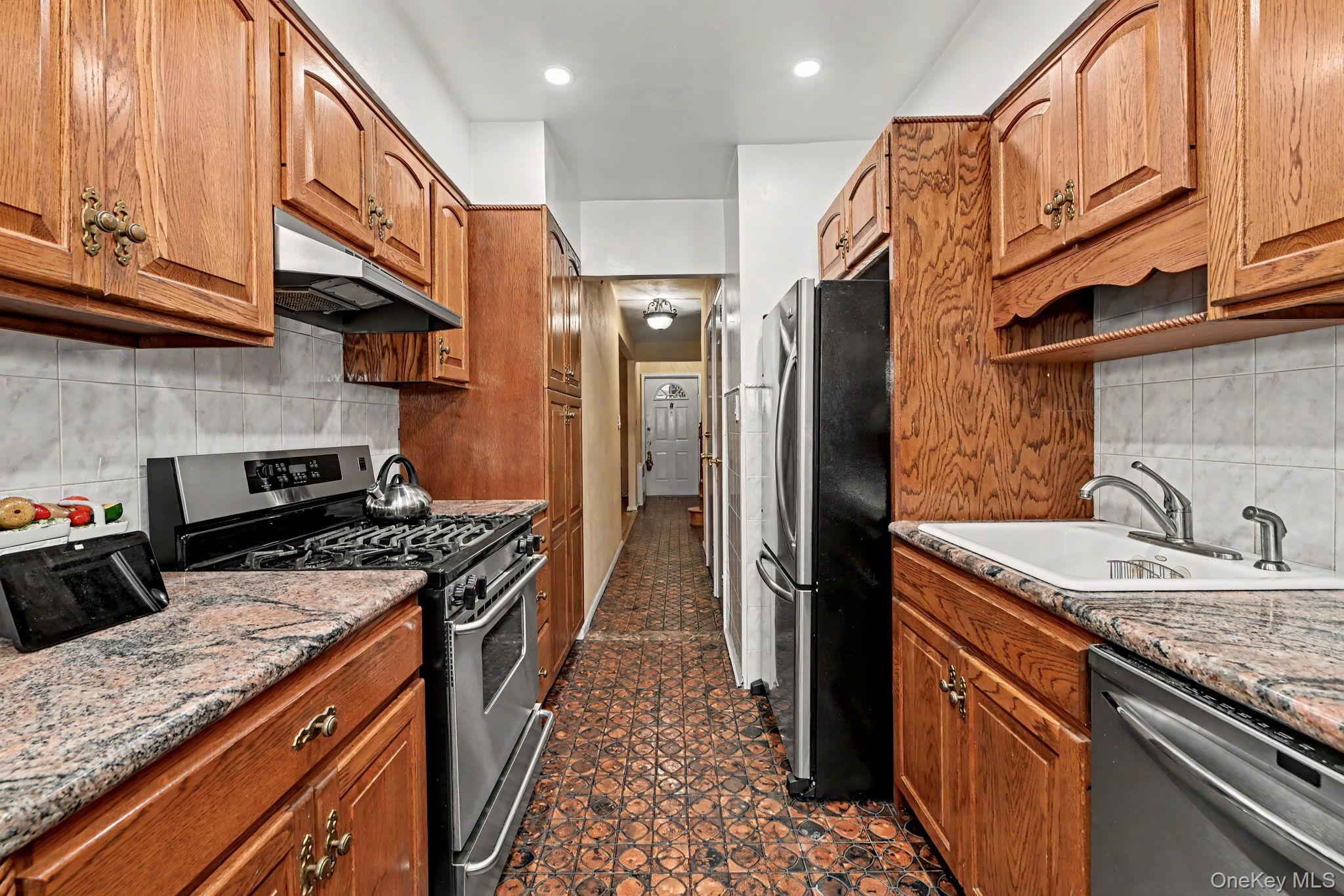 Single Family 76th Street  Queens, NY 11370, MLS-1019689-8