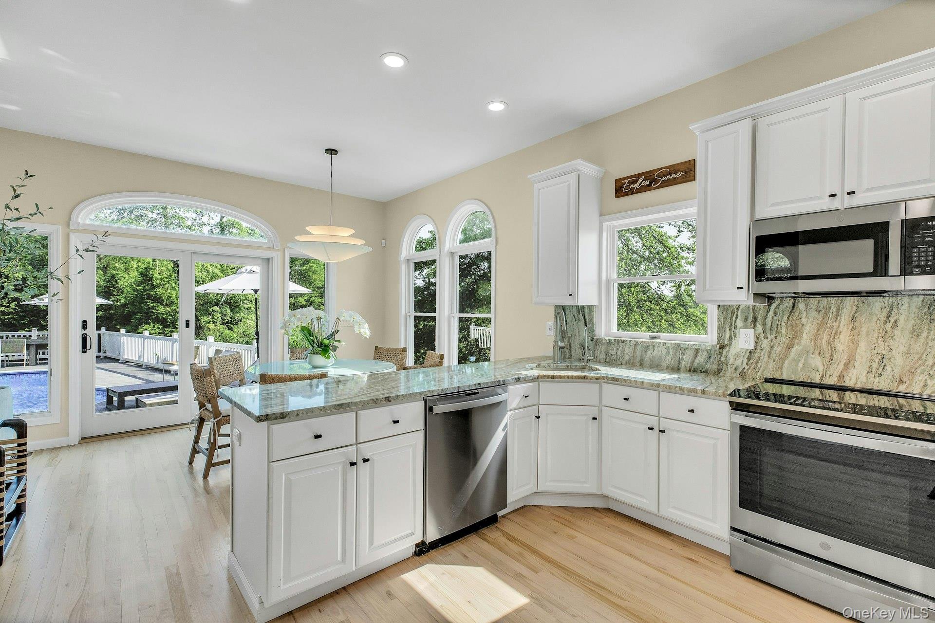 Single Family S Country Road  Suffolk County, NY 11977, MLS-1019701-11