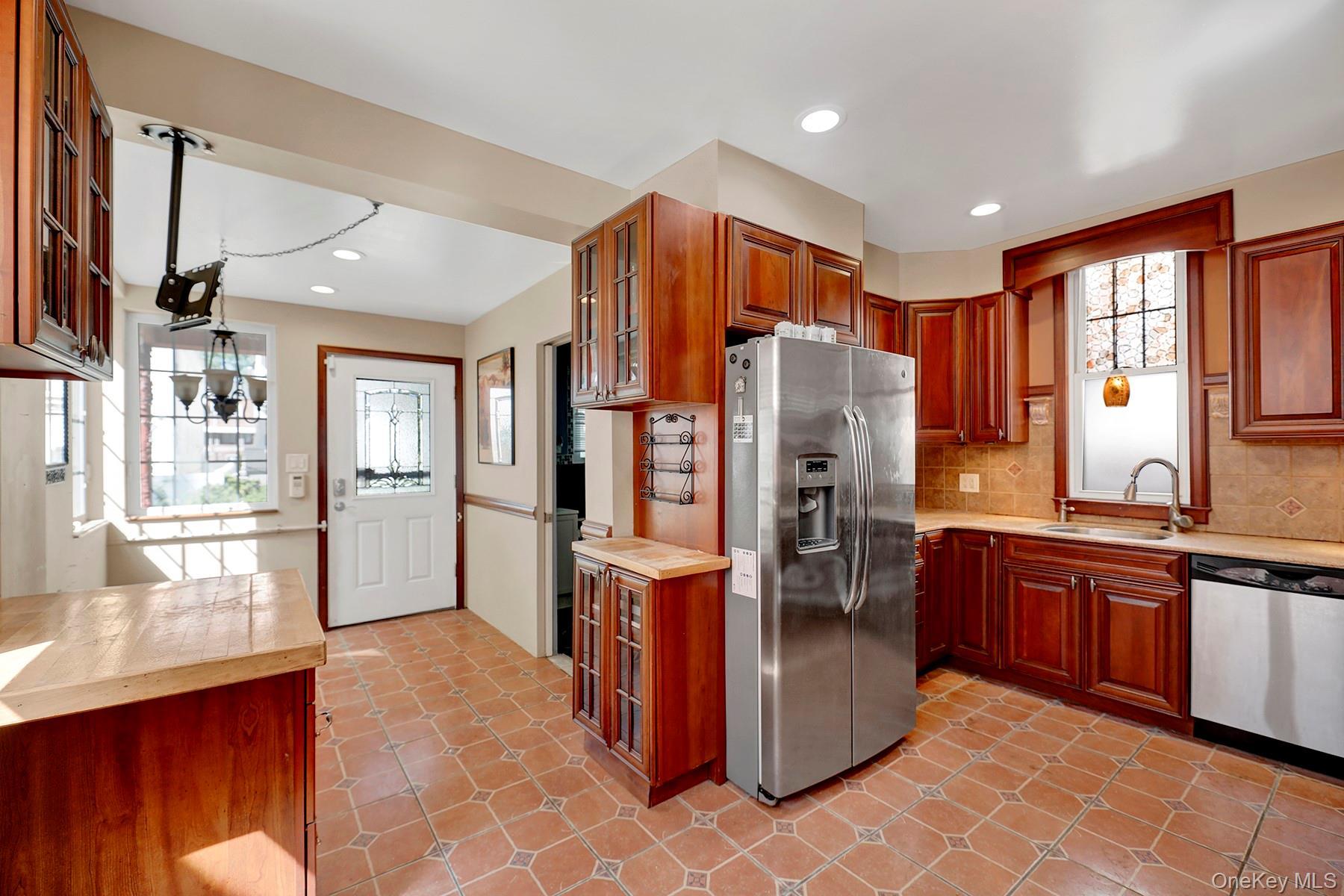 Single Family E 94th Street Brooklyn, NY 11236, MLS-1019771-2