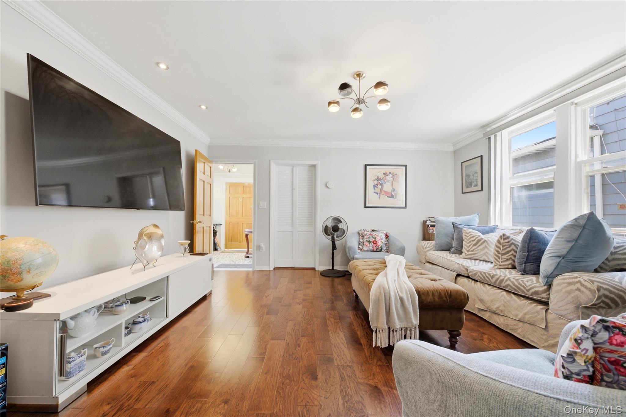 Single Family Monticello Avenue Bronx, NY 10466, MLS-1019789-11