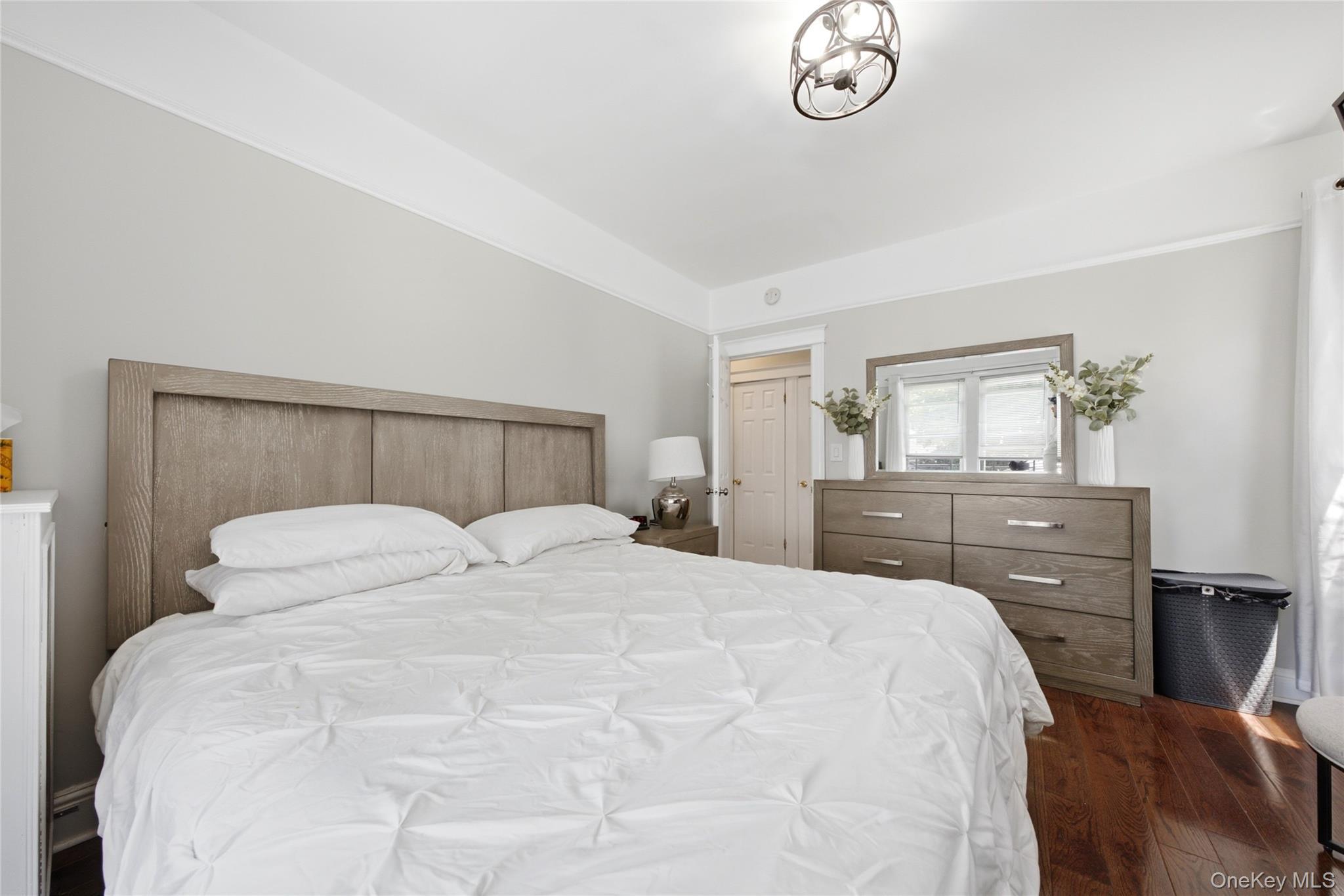 Single Family Monticello Avenue Bronx, NY 10466, MLS-1019789-17