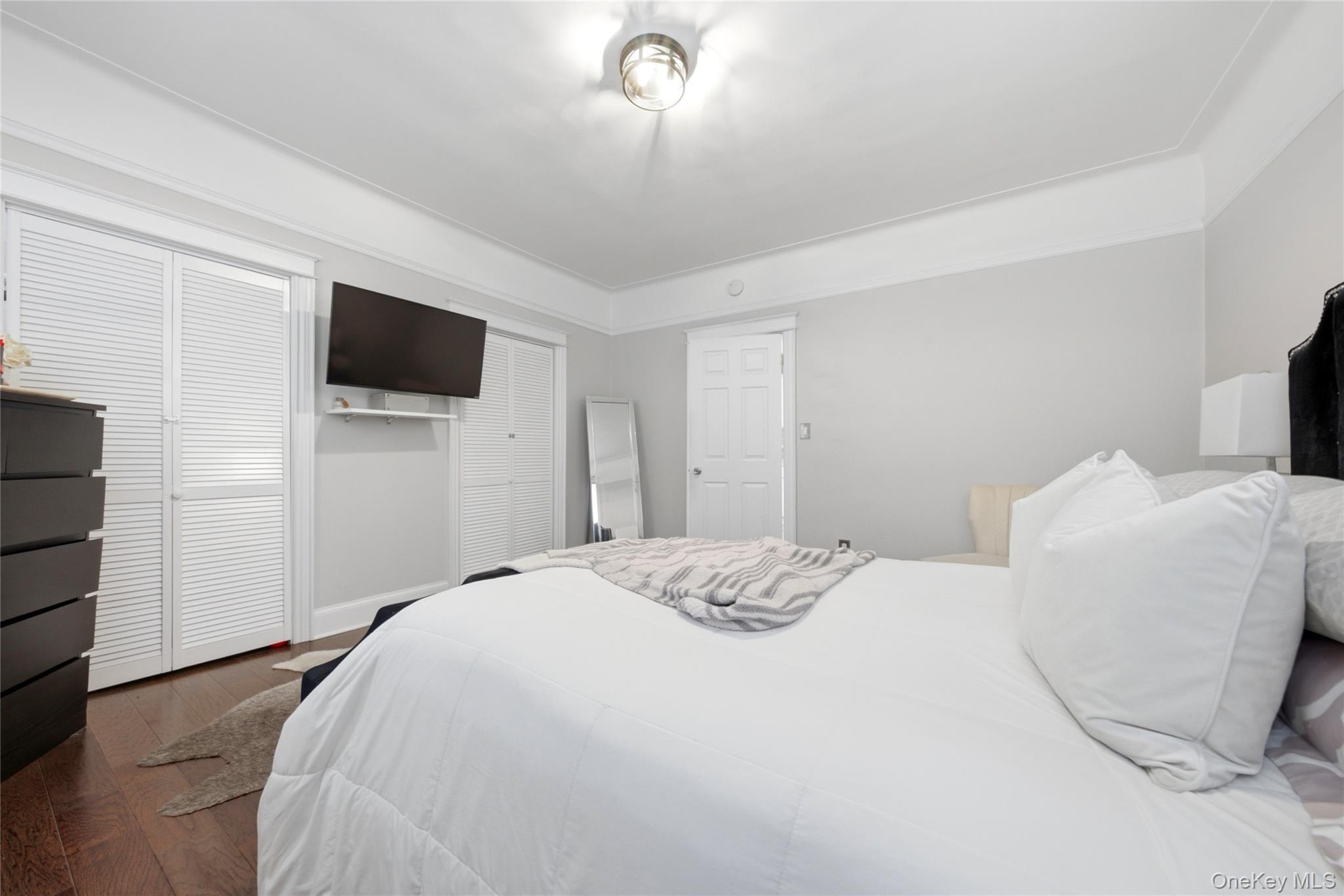 Single Family Monticello Avenue Bronx, NY 10466, MLS-1019789-19