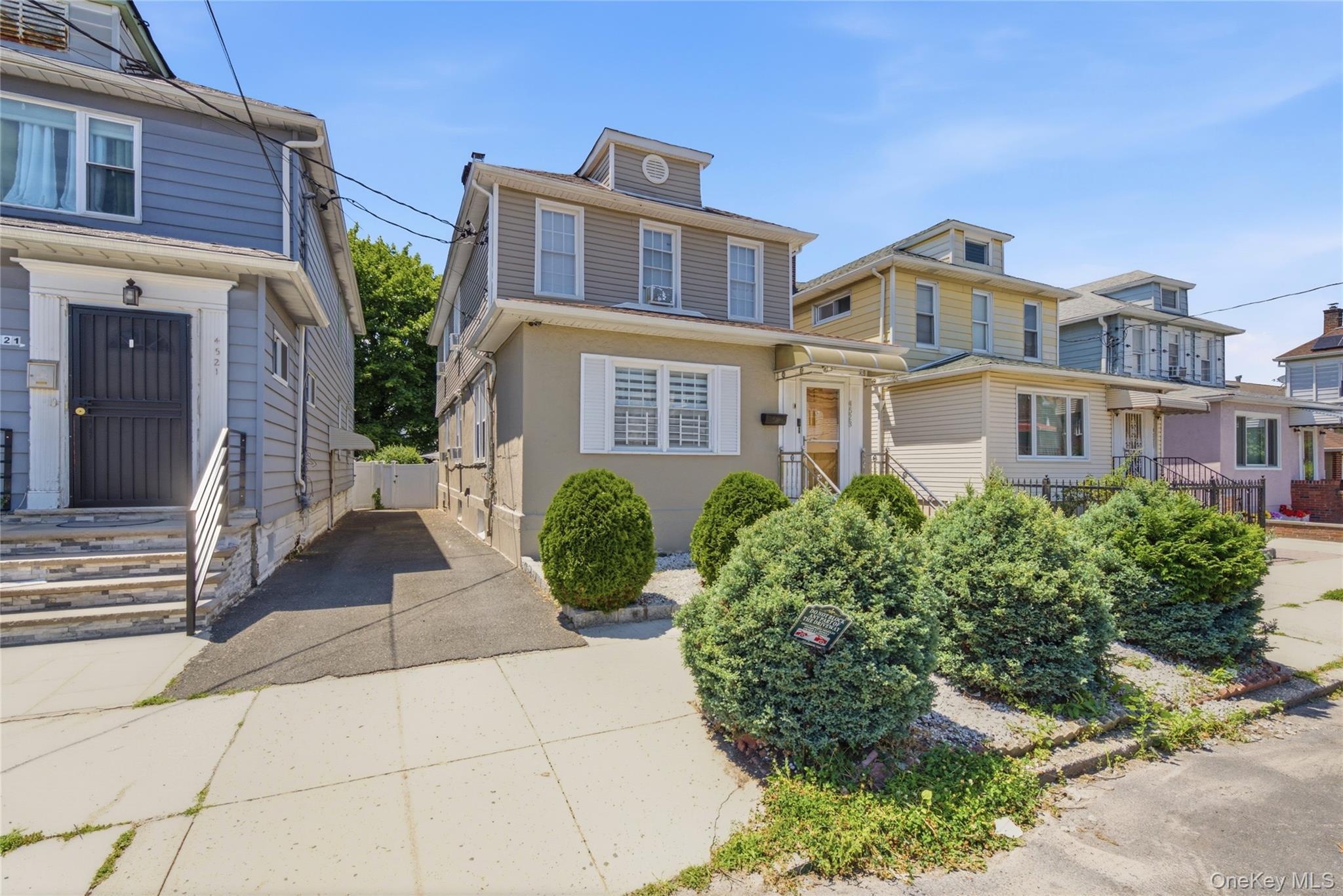 Single Family Monticello Avenue Bronx, NY 10466, MLS-1019789-2