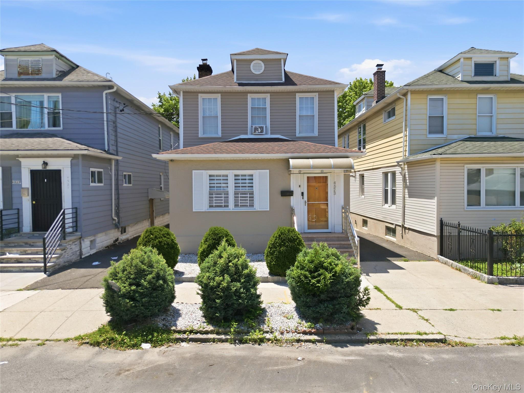 Single Family Monticello Avenue Bronx, NY 10466, MLS-1019789-35