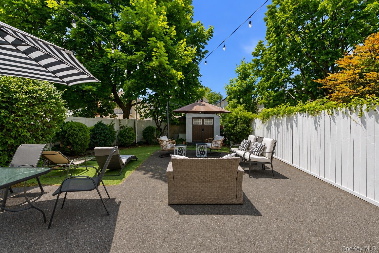 Single Family Monticello Avenue Bronx, NY 10466, MLS-1019789-5