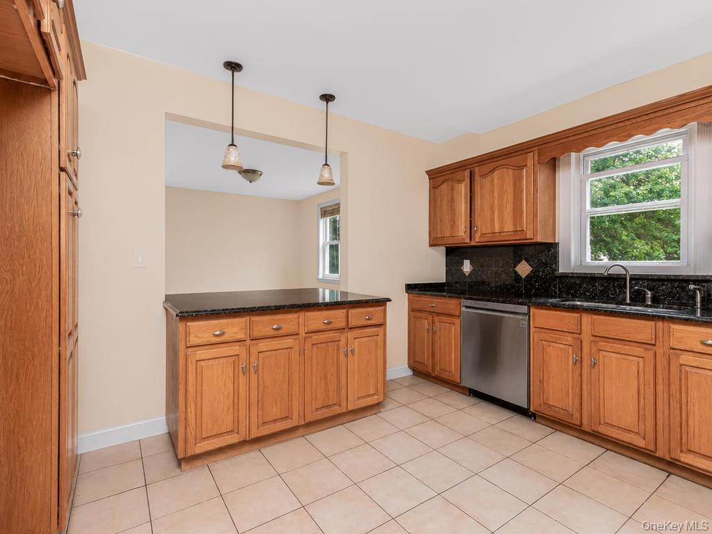 Single Family Rombouts Avenue Bronx, NY 10466, MLS-1019809-10