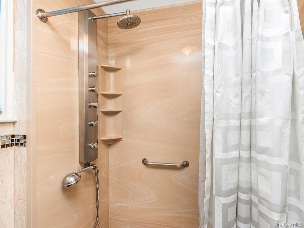 Single Family Rombouts Avenue Bronx, NY 10466, MLS-1019809-14