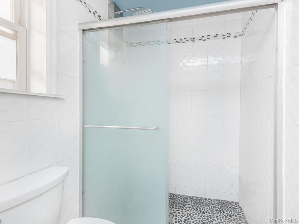 Single Family Rombouts Avenue Bronx, NY 10466, MLS-1019809-15