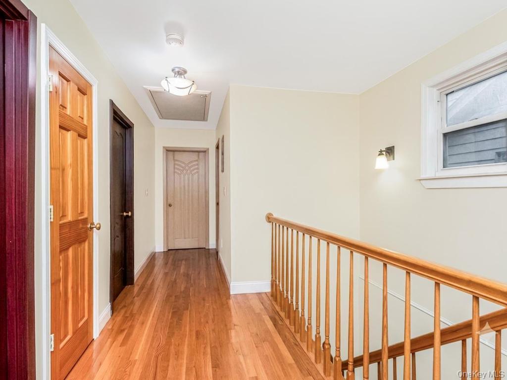 Single Family Rombouts Avenue Bronx, NY 10466, MLS-1019809-21