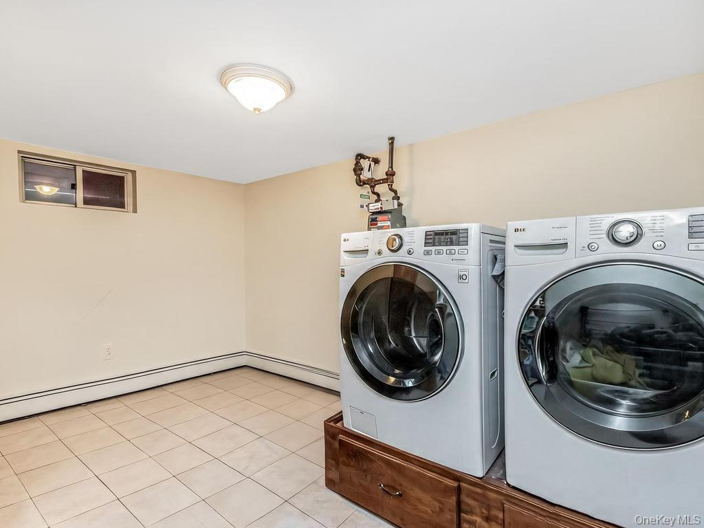 Single Family Rombouts Avenue Bronx, NY 10466, MLS-1019809-31