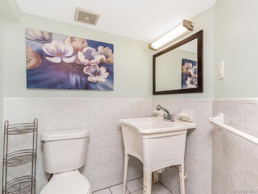 Single Family Rombouts Avenue Bronx, NY 10466, MLS-1019809-32