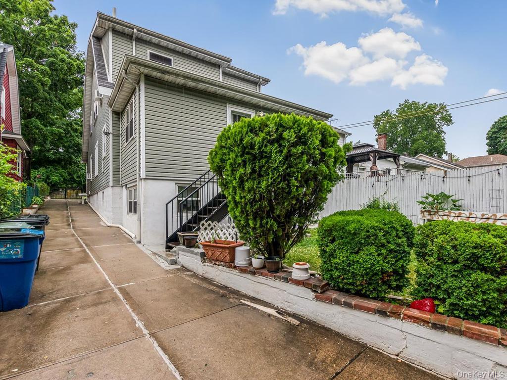 Single Family Rombouts Avenue Bronx, NY 10466, MLS-1019809-36