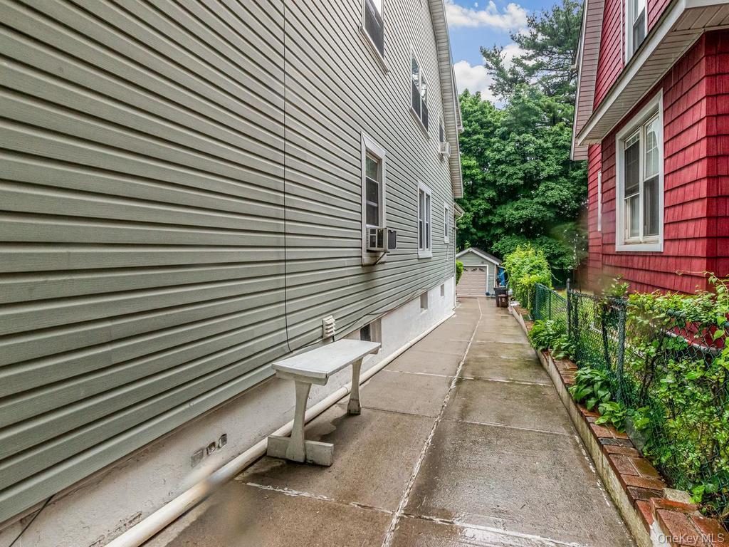 Single Family Rombouts Avenue Bronx, NY 10466, MLS-1019809-37