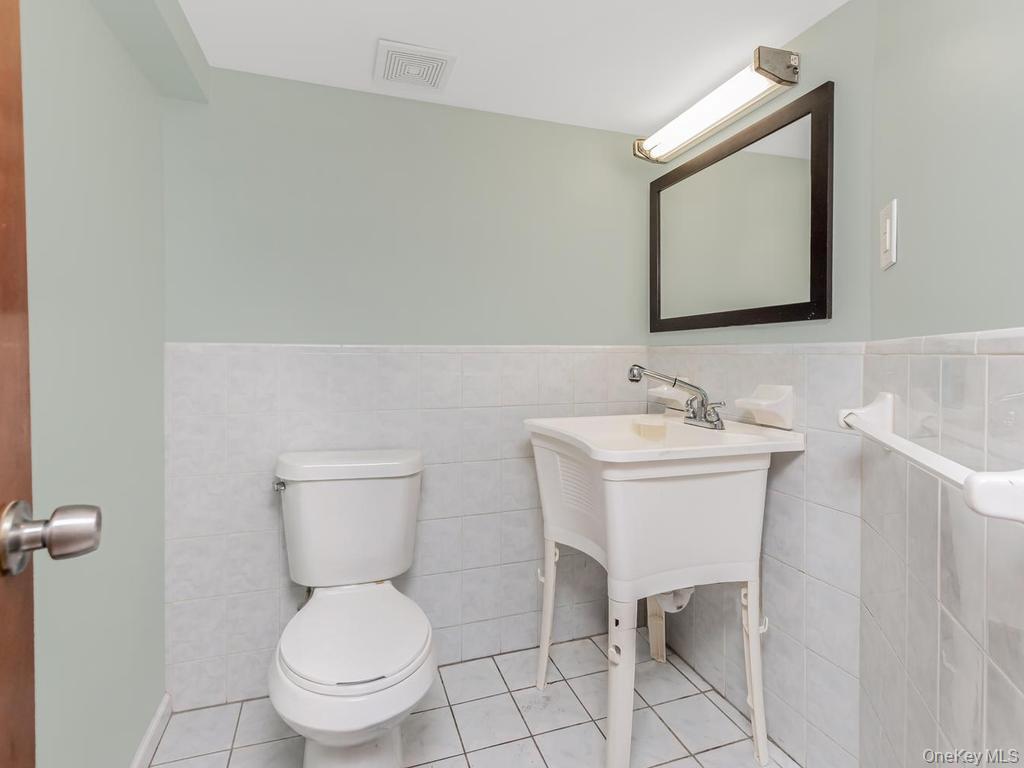 Single Family Rombouts Avenue Bronx, NY 10466, MLS-1019809-38