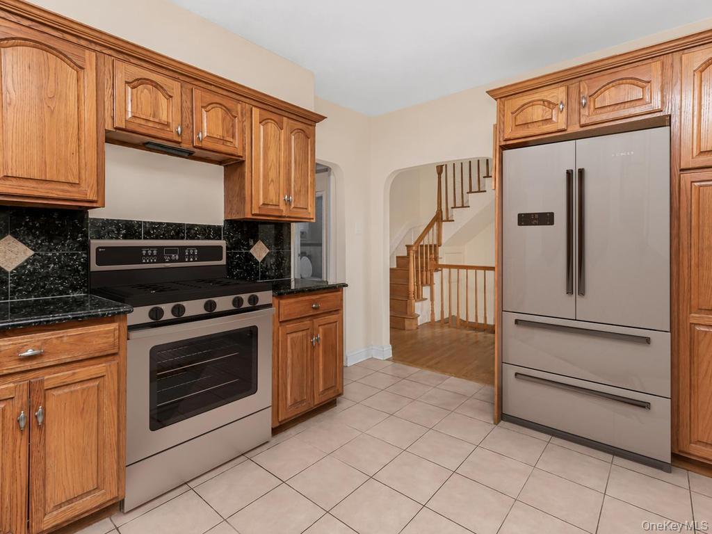 Single Family Rombouts Avenue Bronx, NY 10466, MLS-1019809-8