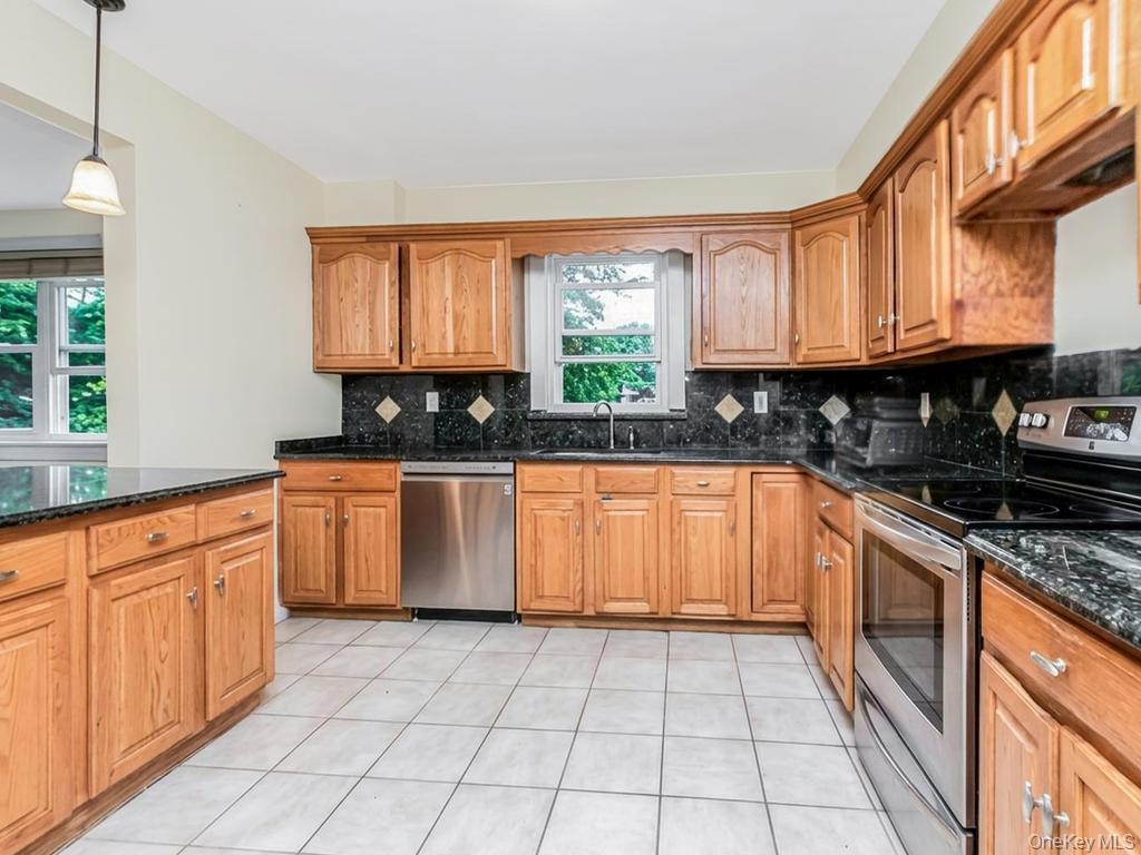 Single Family Rombouts Avenue Bronx, NY 10466, MLS-1019809-9