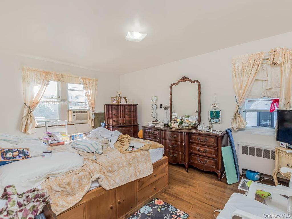 Single Family Wilder Avenue Bronx, NY 10466, MLS-1019812-23