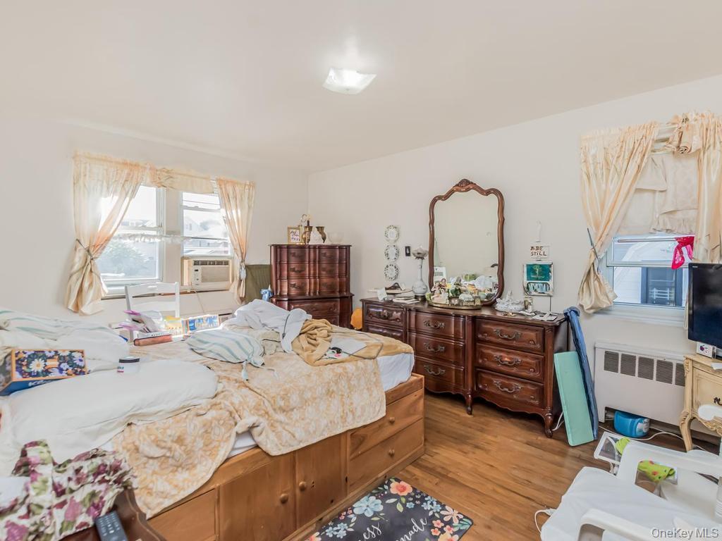Single Family Wilder Avenue Bronx, NY 10466, MLS-1019812-24