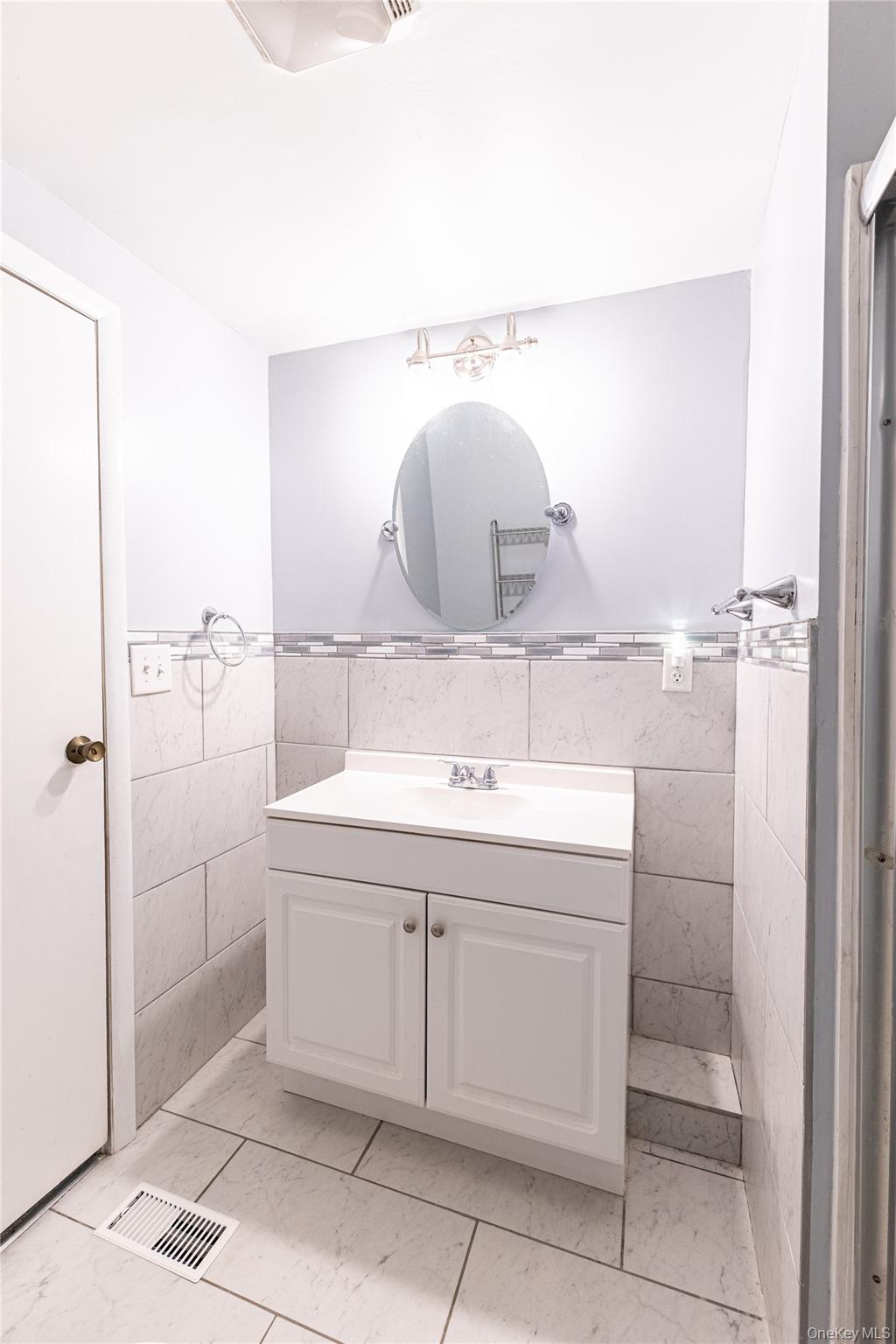 Single Family Riverleigh Avenue  Suffolk County, NY 11901, MLS-1019861-19