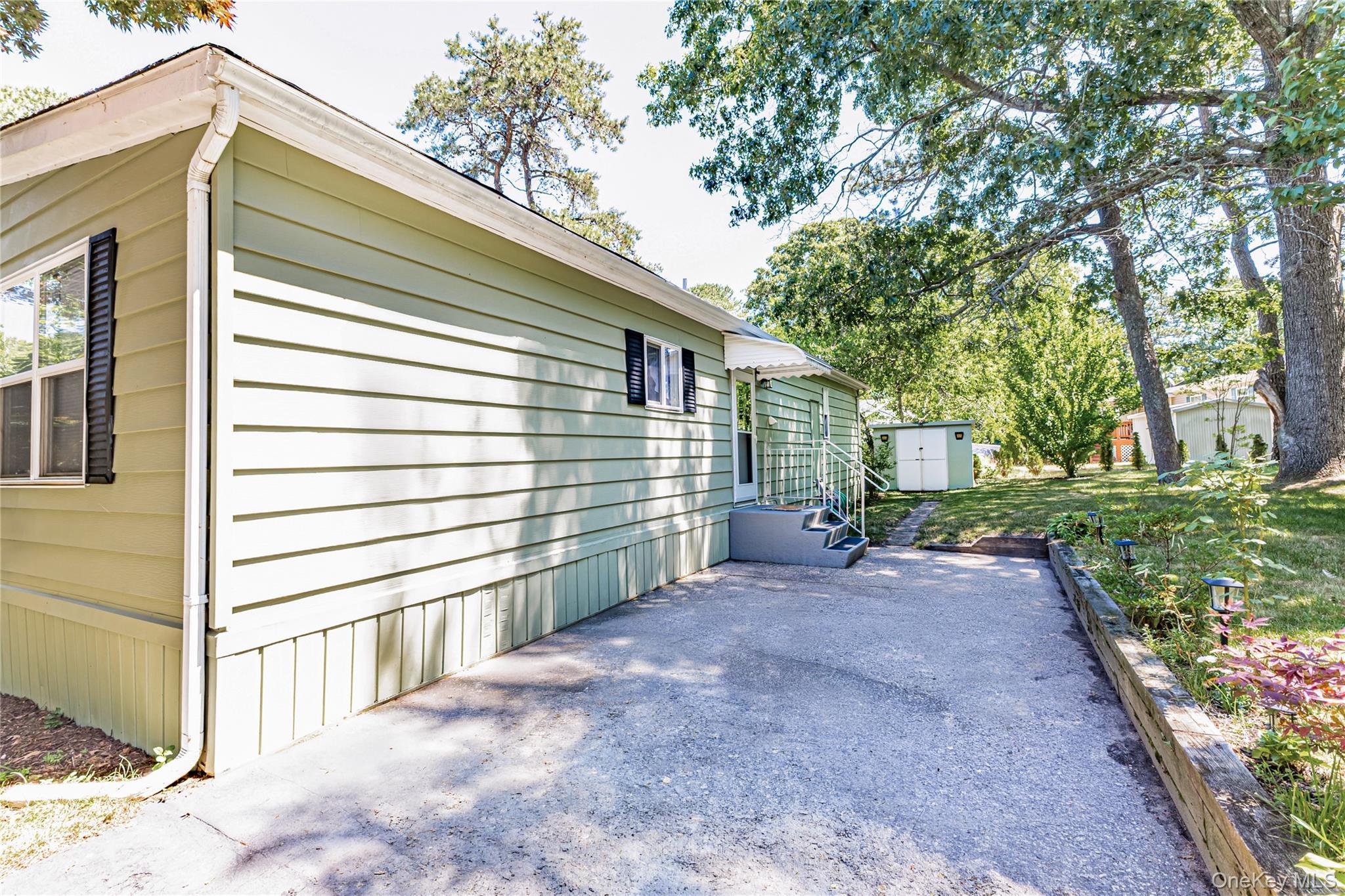 Single Family Riverleigh Avenue  Suffolk County, NY 11901, MLS-1019861-4