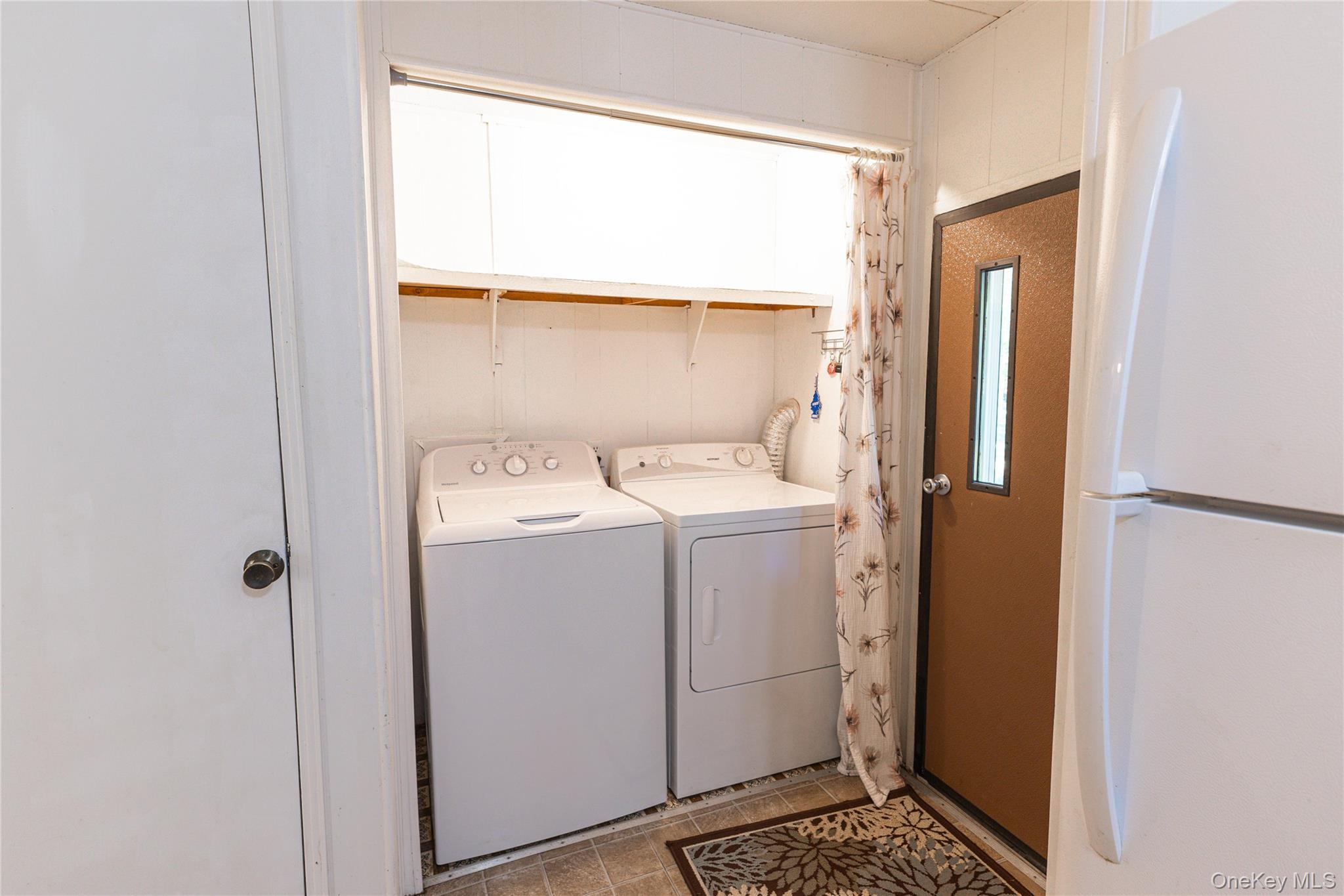 Single Family Riverleigh Avenue  Suffolk County, NY 11901, MLS-1019861-7