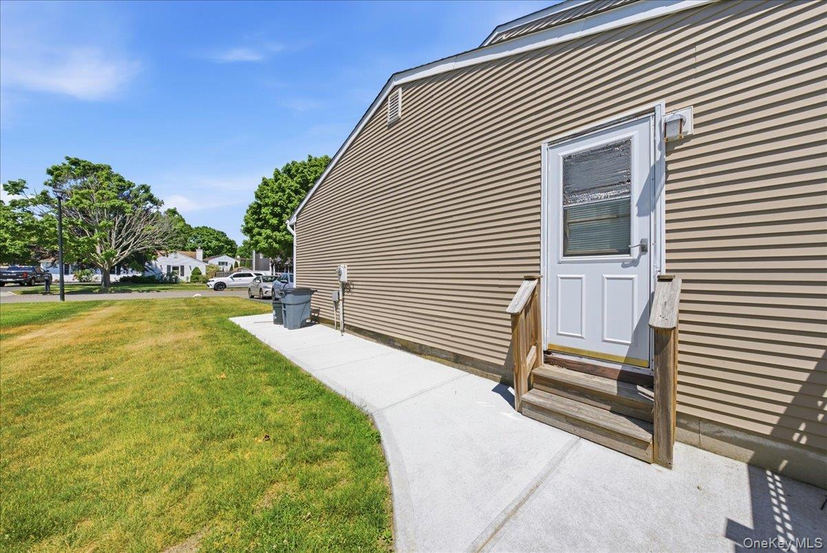 Single Family Apple Blossom Lane Suffolk County, NY 11772, MLS-1019899-23