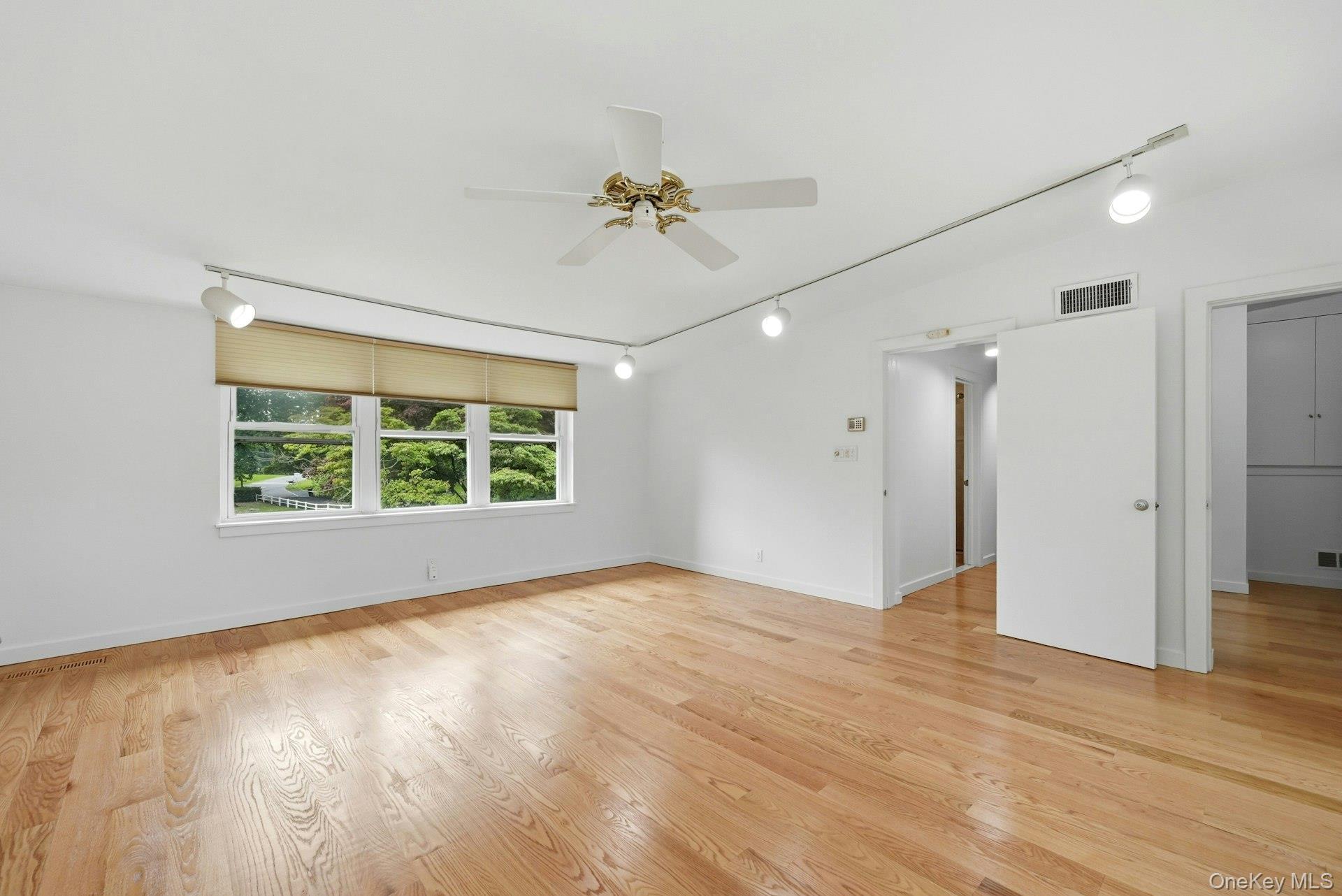 Single Family Upper Drive Suffolk County, NY 11743, MLS-1019906-12