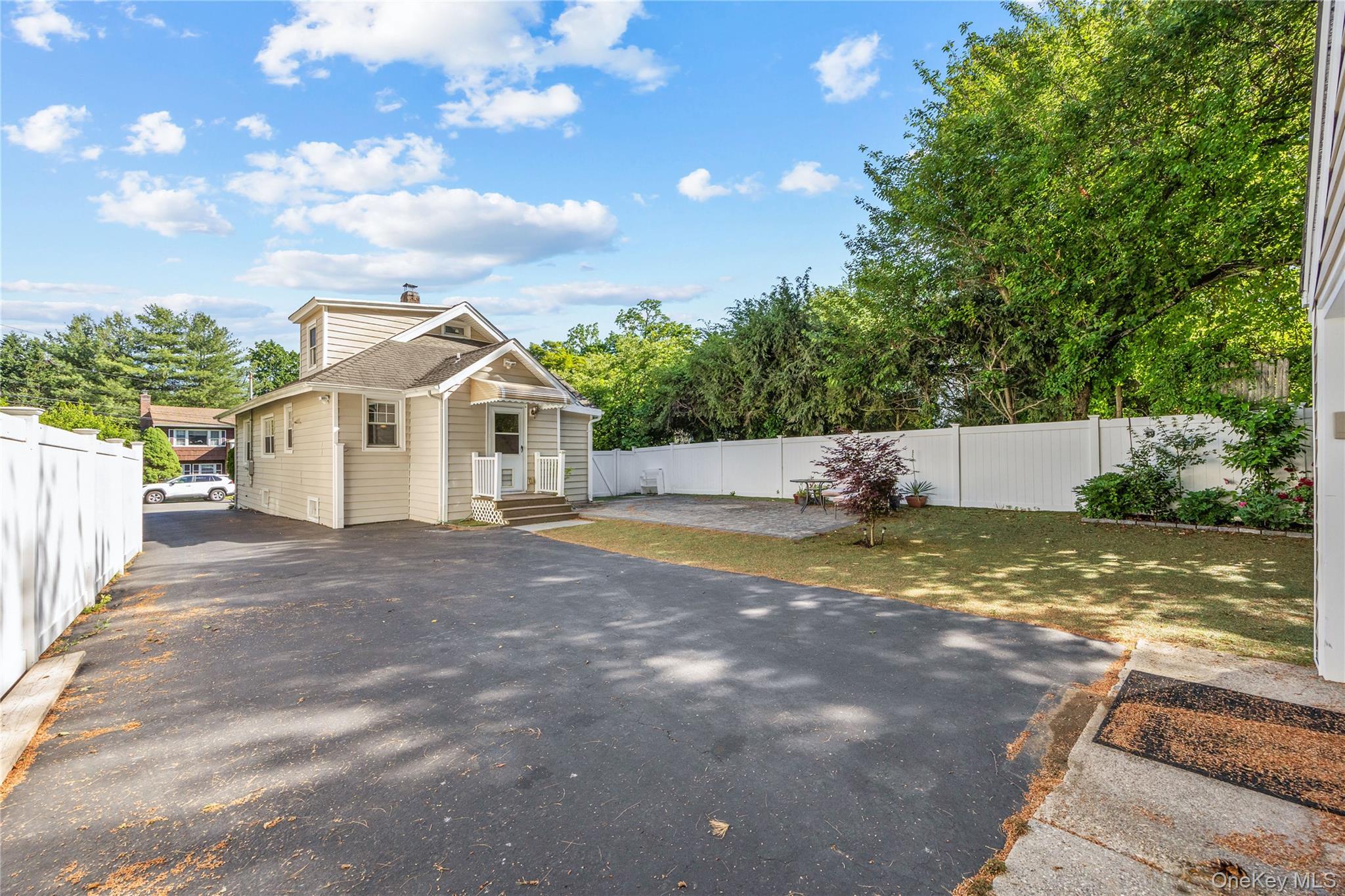 Single Family Pershing Avenue Nassau County, NY 11560, MLS-1019915-33