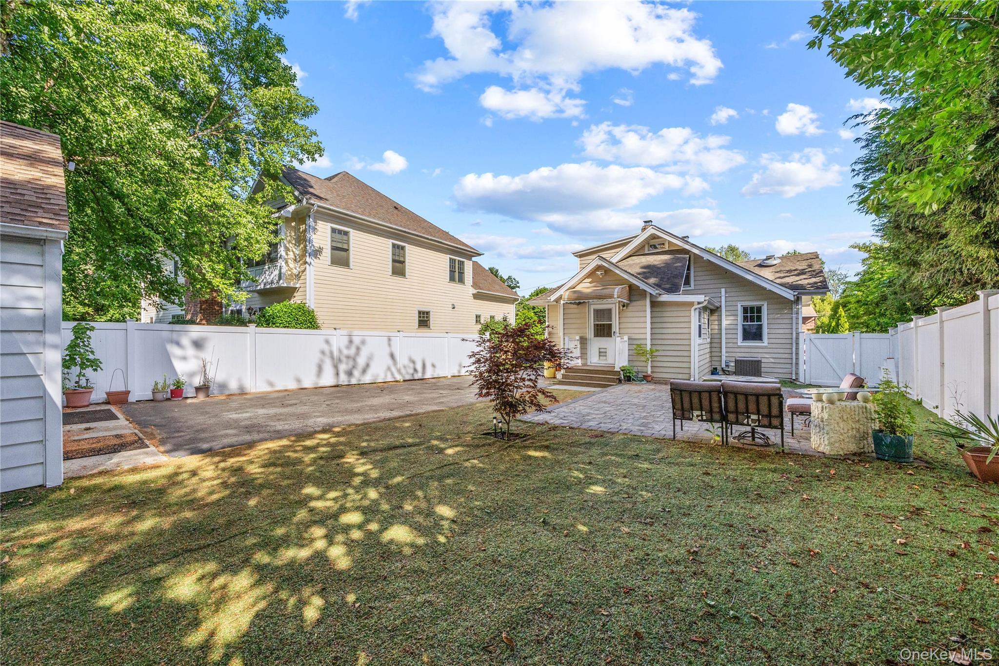 Single Family Pershing Avenue Nassau County, NY 11560, MLS-1019915-34