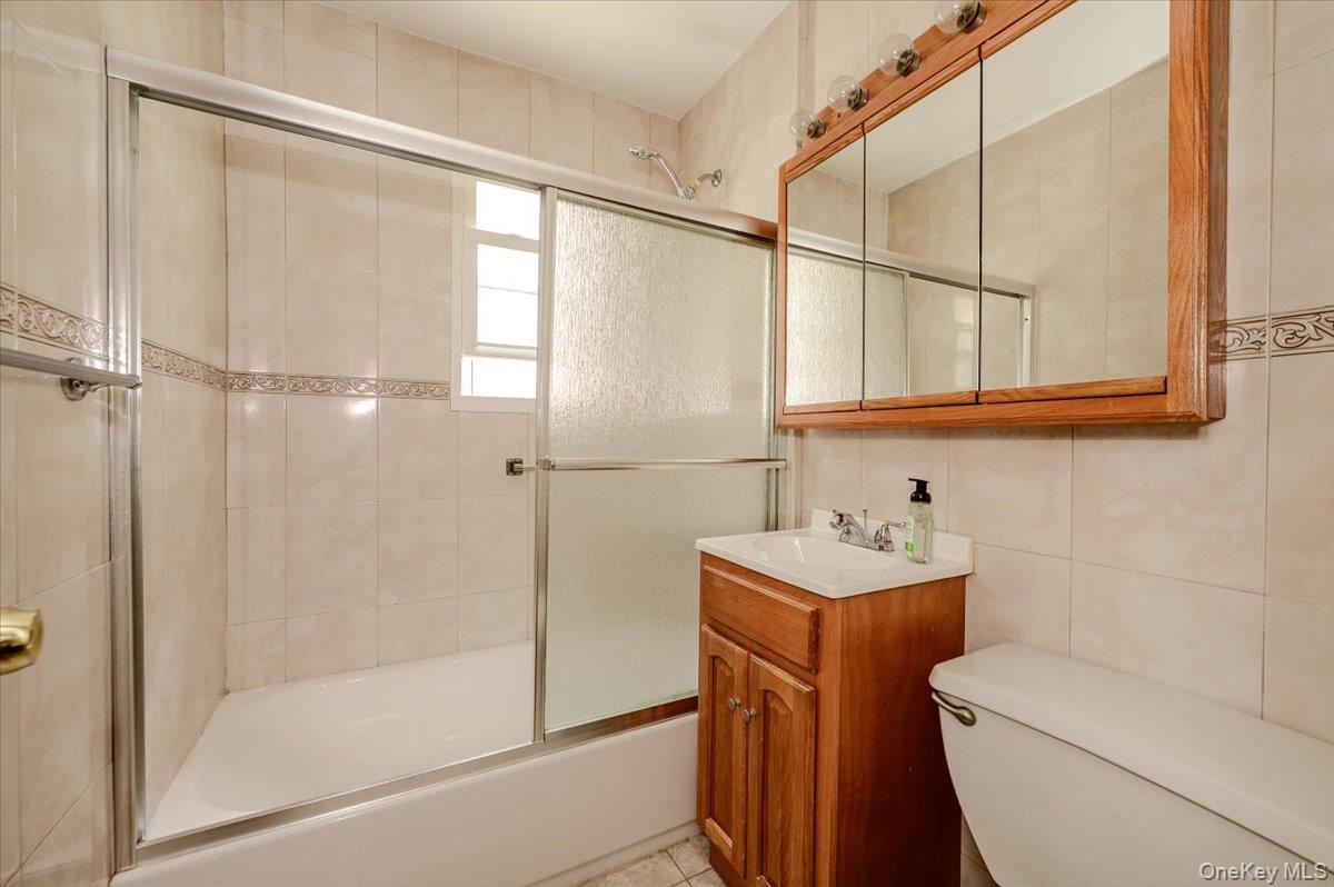 Single Family Lasalle Avenue Bronx, NY 10461, MLS-1019927-23