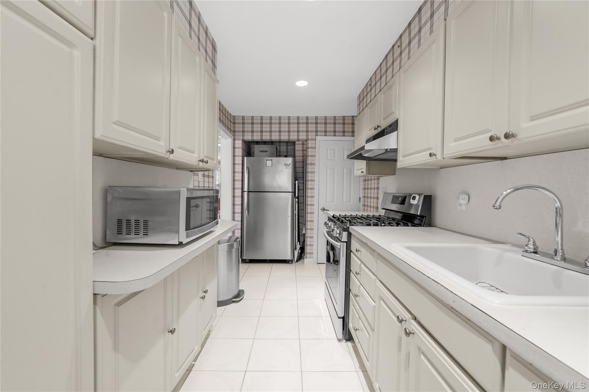 Single Family E 29th Street  Brooklyn, NY 11229, MLS-1019954-8