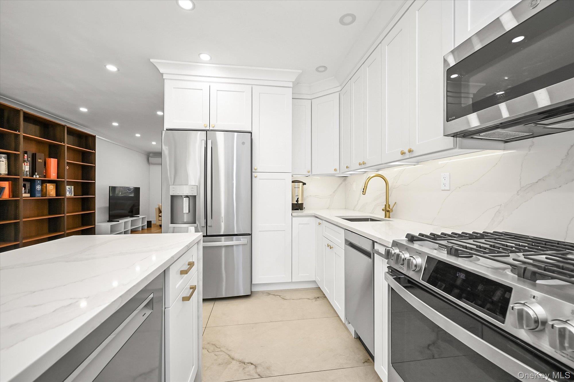 Single Family 76th Avenue Queens, NY 11367, MLS-1019955-5