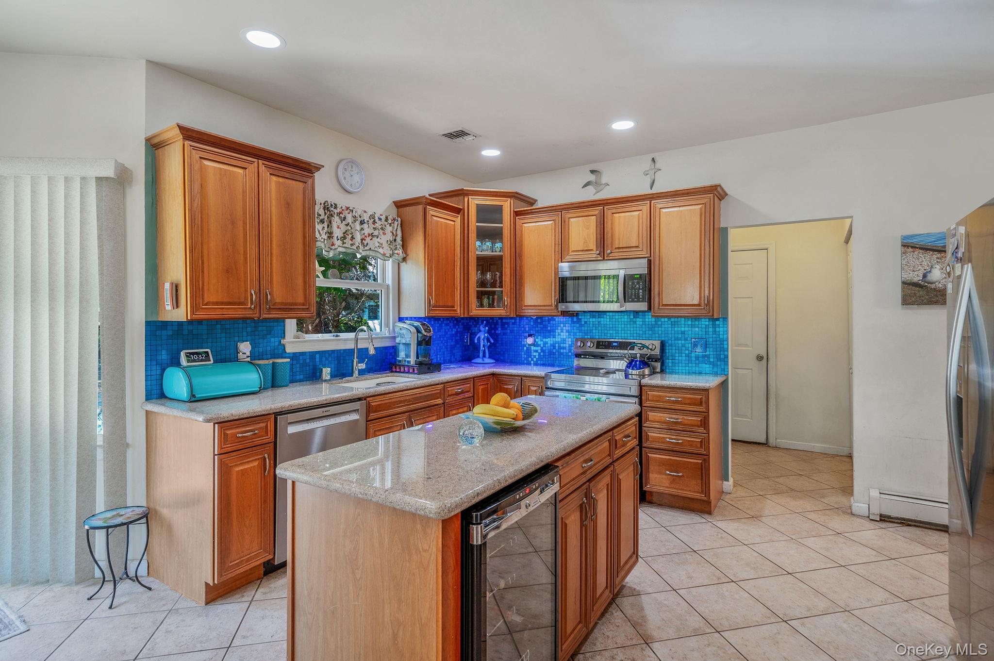 Single Family Pheasant Court Suffolk County, NY 11901, MLS-1019957-8