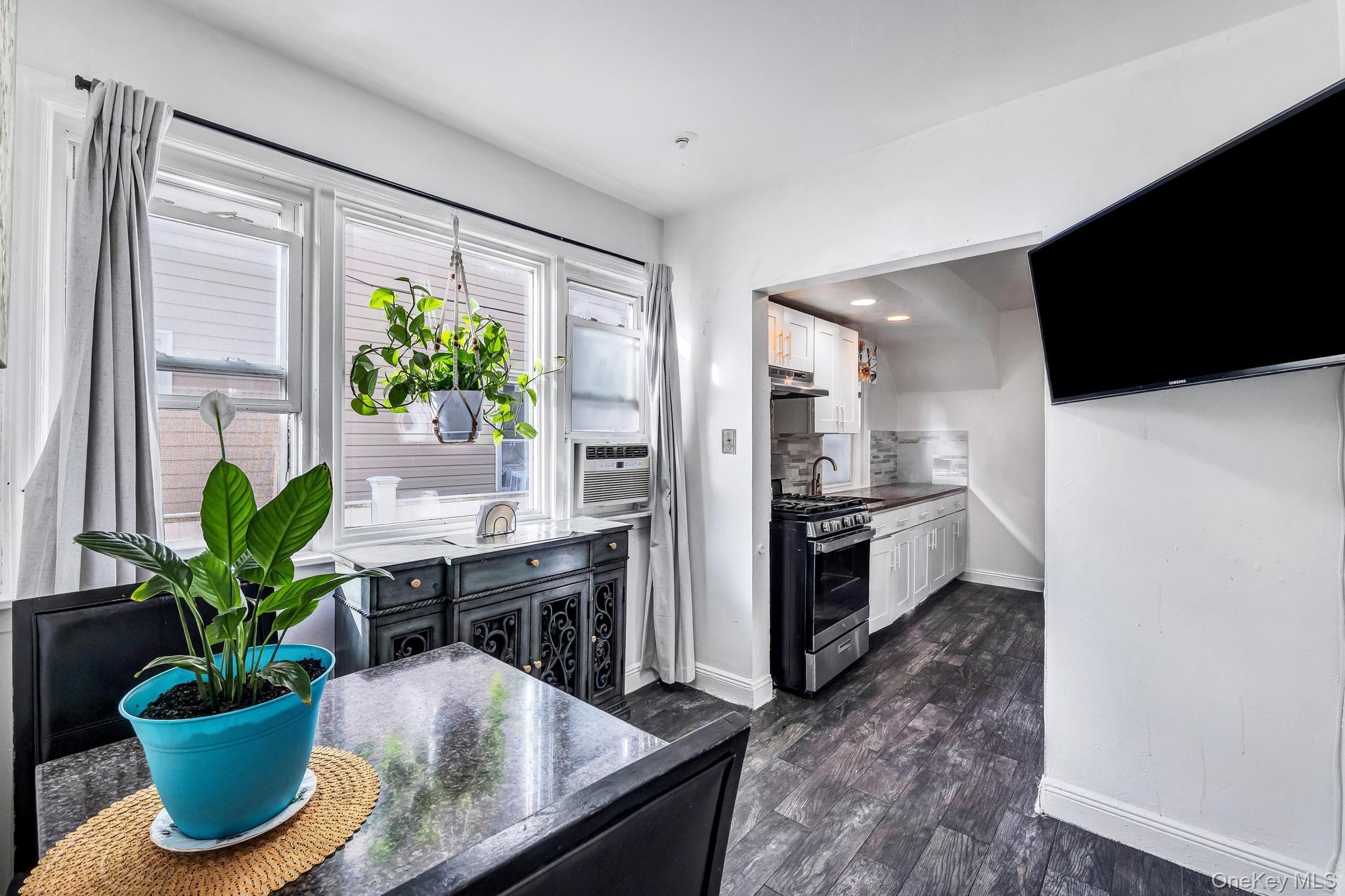Single Family Hering Avenue Bronx, NY 10461, MLS-1019989-15